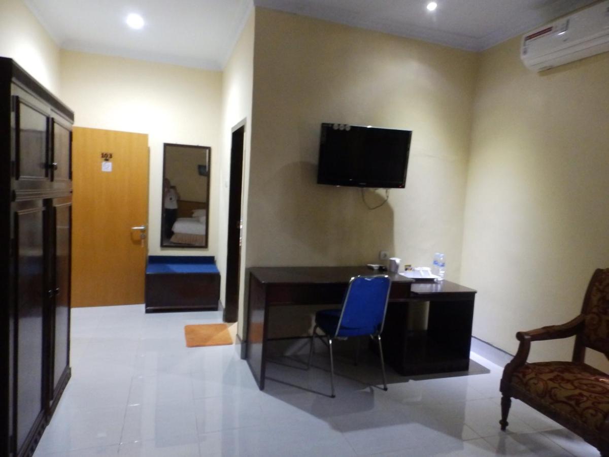 Bahari Family Hotel Bitung Exterior photo