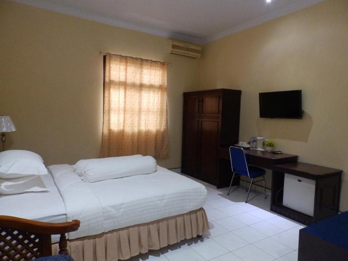 Bahari Family Hotel Bitung Exterior photo