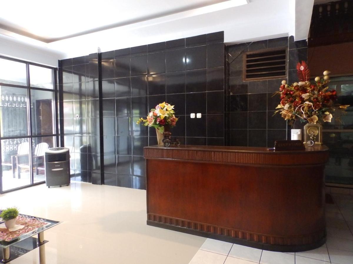 Bahari Family Hotel Bitung Exterior photo