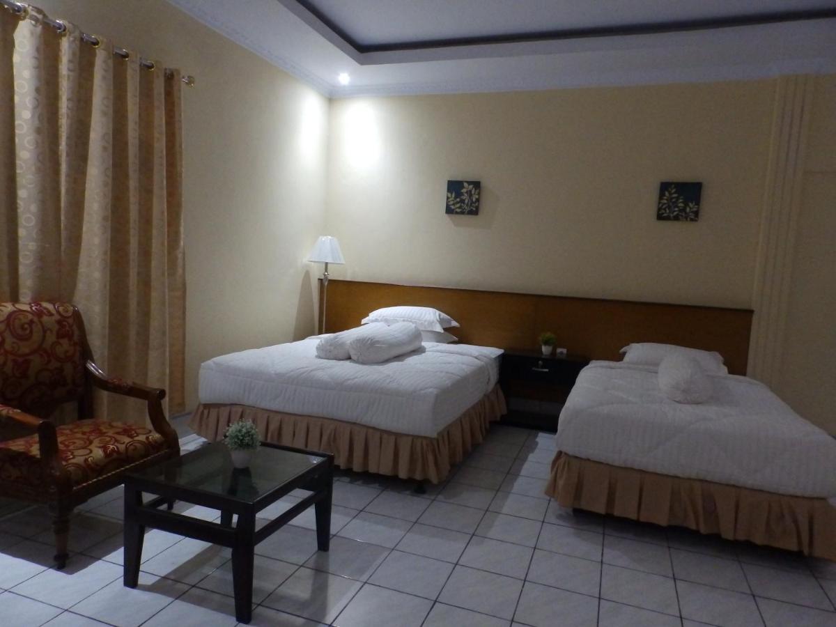 Bahari Family Hotel Bitung Exterior photo