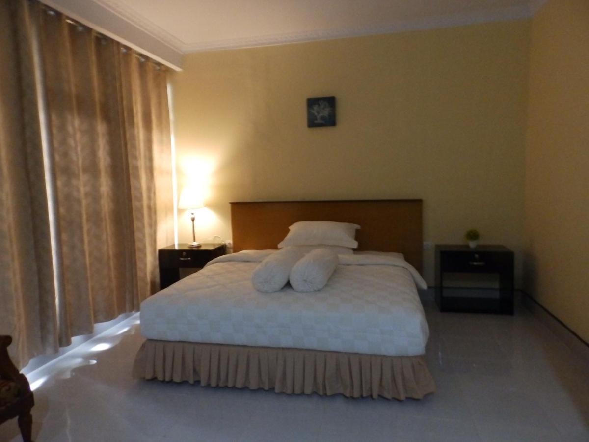 Bahari Family Hotel Bitung Exterior photo