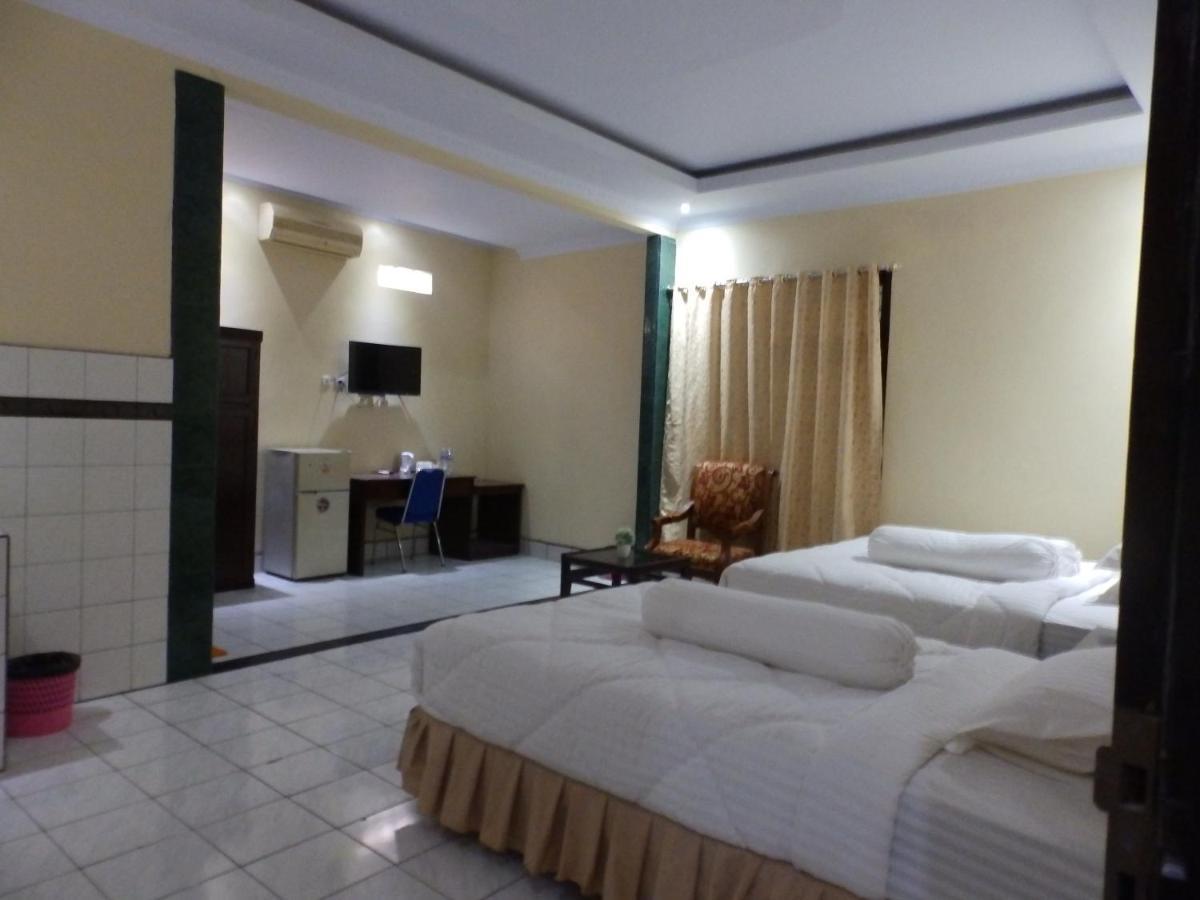 Bahari Family Hotel Bitung Exterior photo