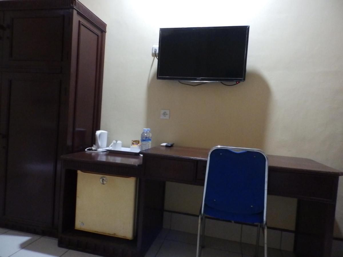 Bahari Family Hotel Bitung Exterior photo