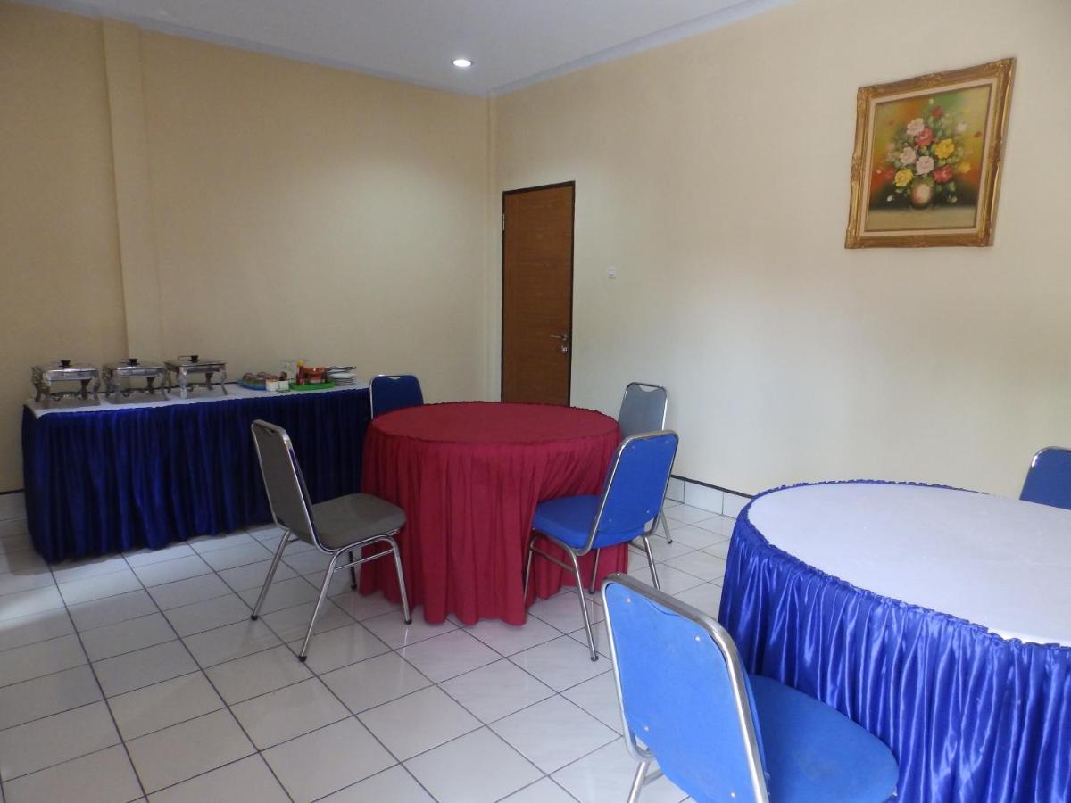 Bahari Family Hotel Bitung Exterior photo