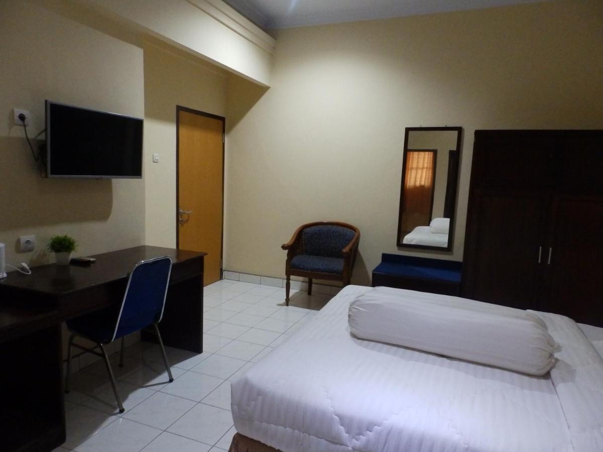 Bahari Family Hotel Bitung Exterior photo