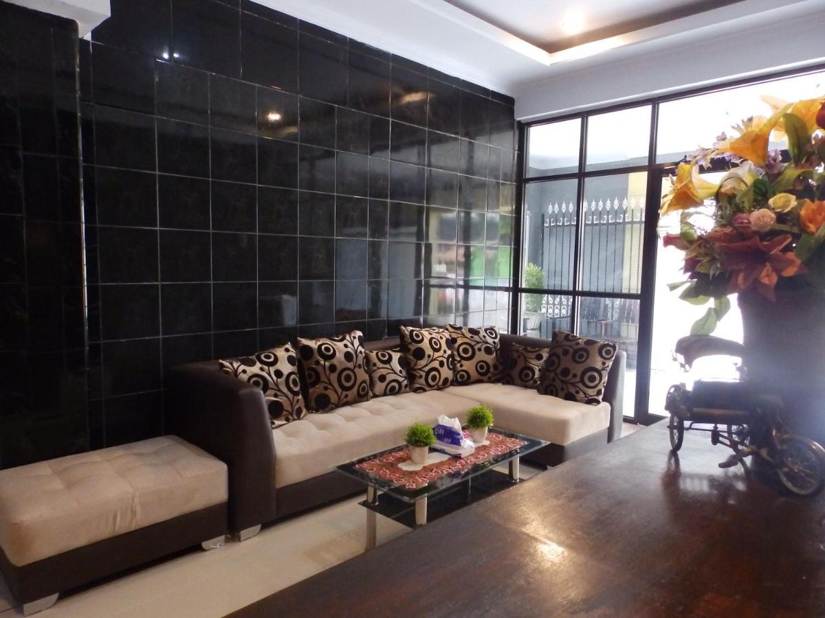 Bahari Family Hotel Bitung Exterior photo