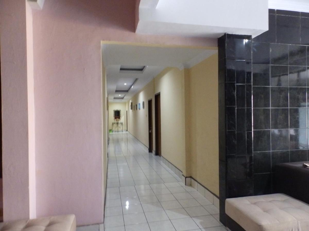 Bahari Family Hotel Bitung Exterior photo